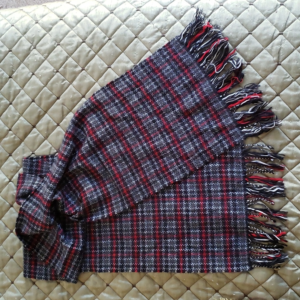 Classic plaid cashmere scarf made in Scotland